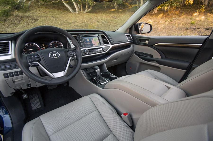 Торпедо Toyota Highlander (XU50) 2013 года  (фото 28 из 80)